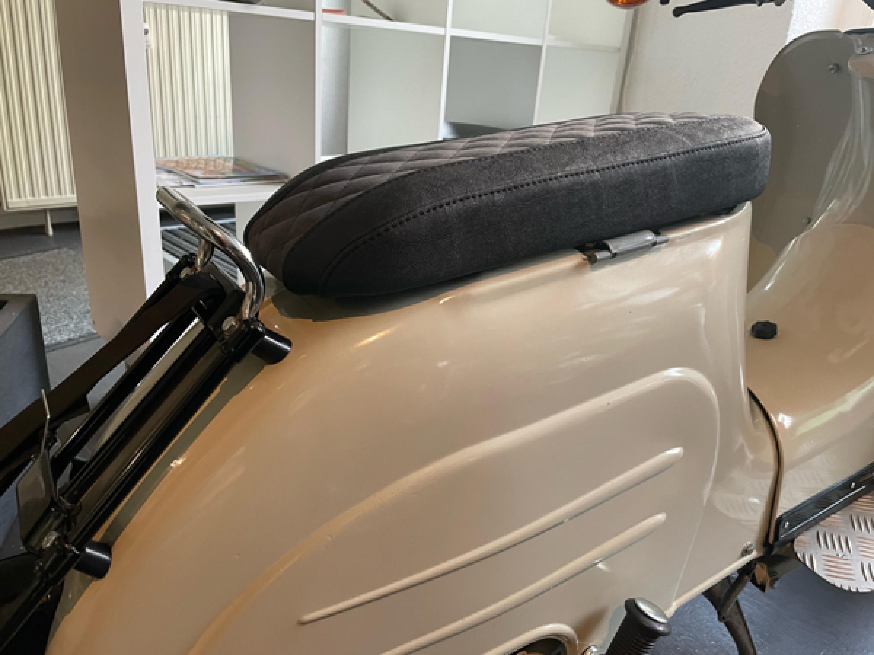 Long-Performance Seat For Simson Schwalbe KR51 - Black PU Leather With Alcantara & Silver Stitching