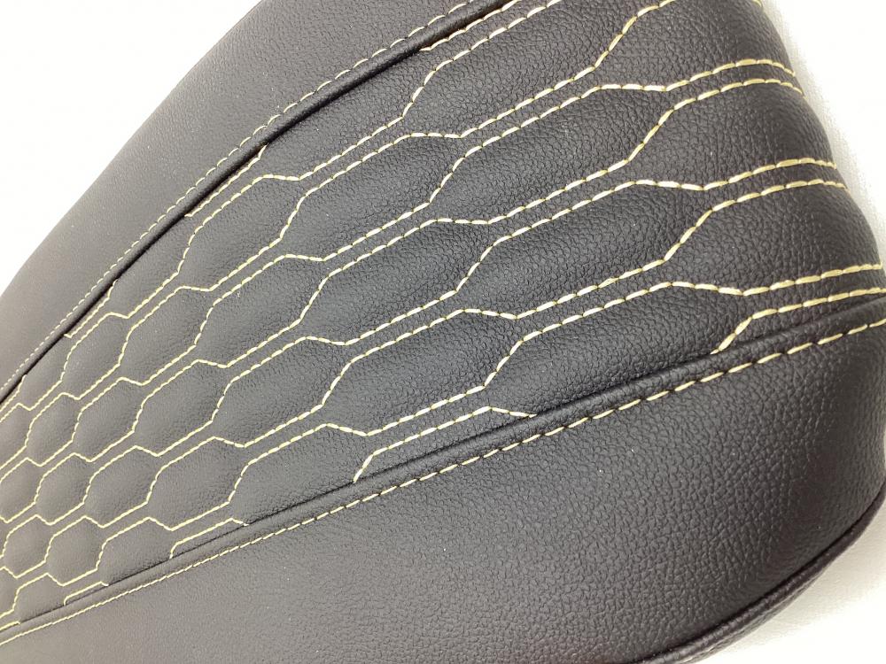 Sitzbank Custom mit Wabenmuster kurz für Schwalbe